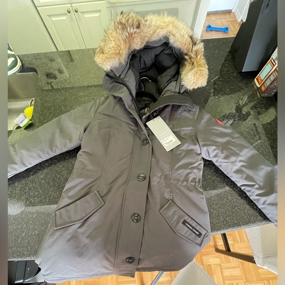 Brand new Canada Goose Rossclair Parka size Large